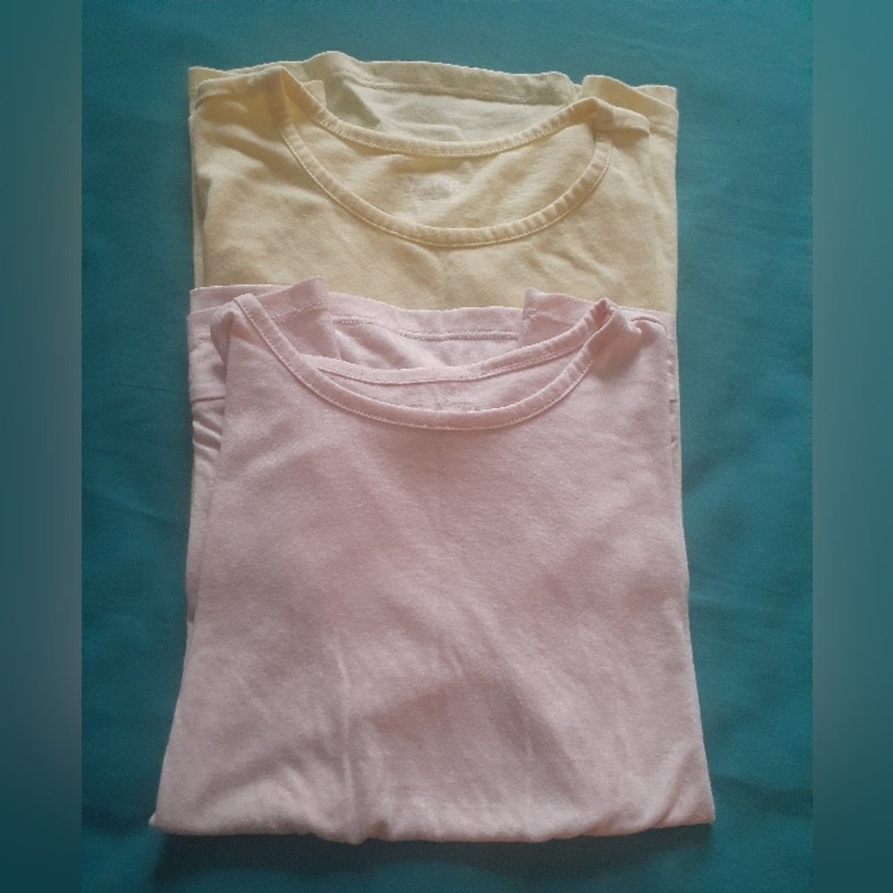 🦋4/20🦋Bundle 2 Place T-shirt Kids Lg 10/12 one is yellow, one is pastel pink.